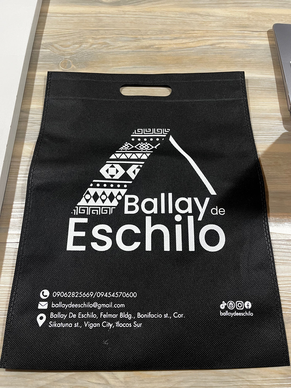 Ballay de Eschilo's Gift Bag