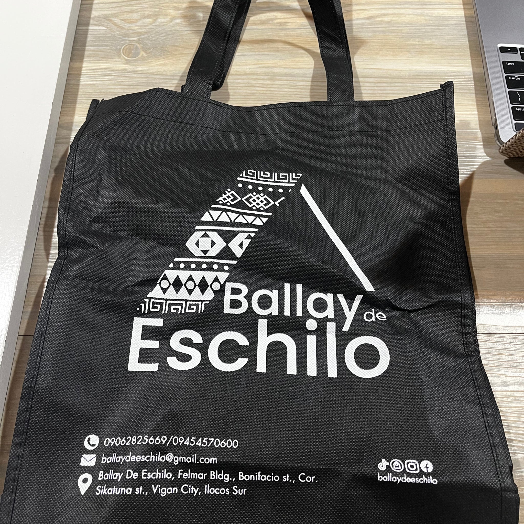 Ballay de Eschilo's Gift Bag